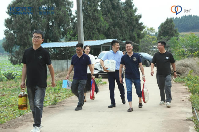 以爱为名,伙伴同行—长安汽车用户深入大山开展爱心公益助学